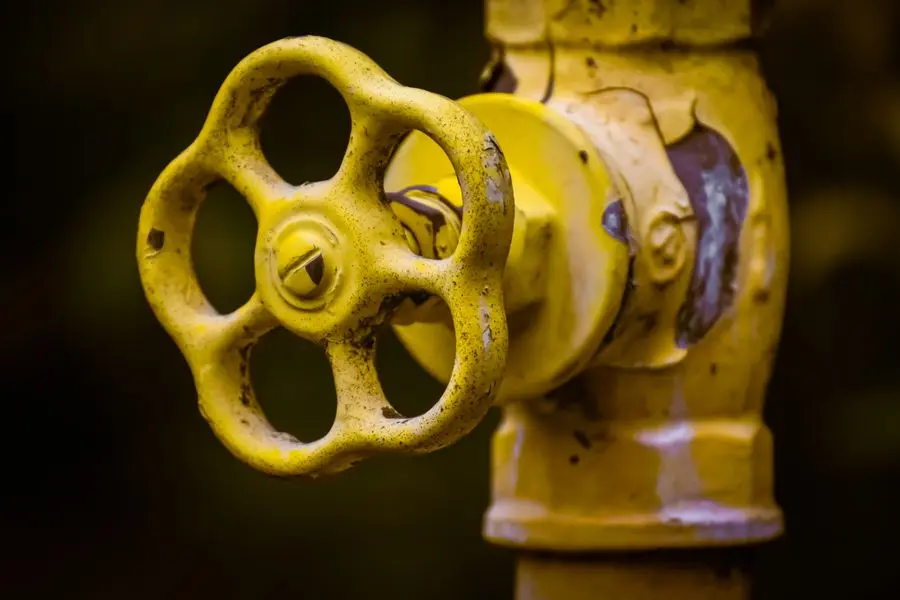 Robinet d'arrêt général rouillé qu'on ferme pour couper l'arrivée d'eau lors d'une fuite